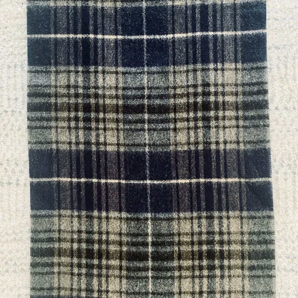 V. FRASS Men's Cashmink Black and Gray Scarf